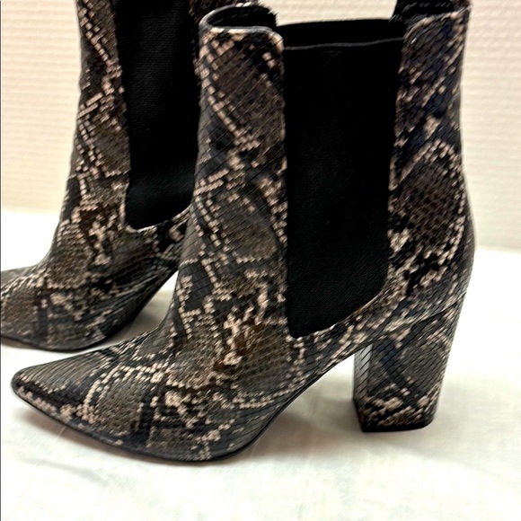 Steve Madden black snakeskin ankle boots size 9 - Picture 2 of 6